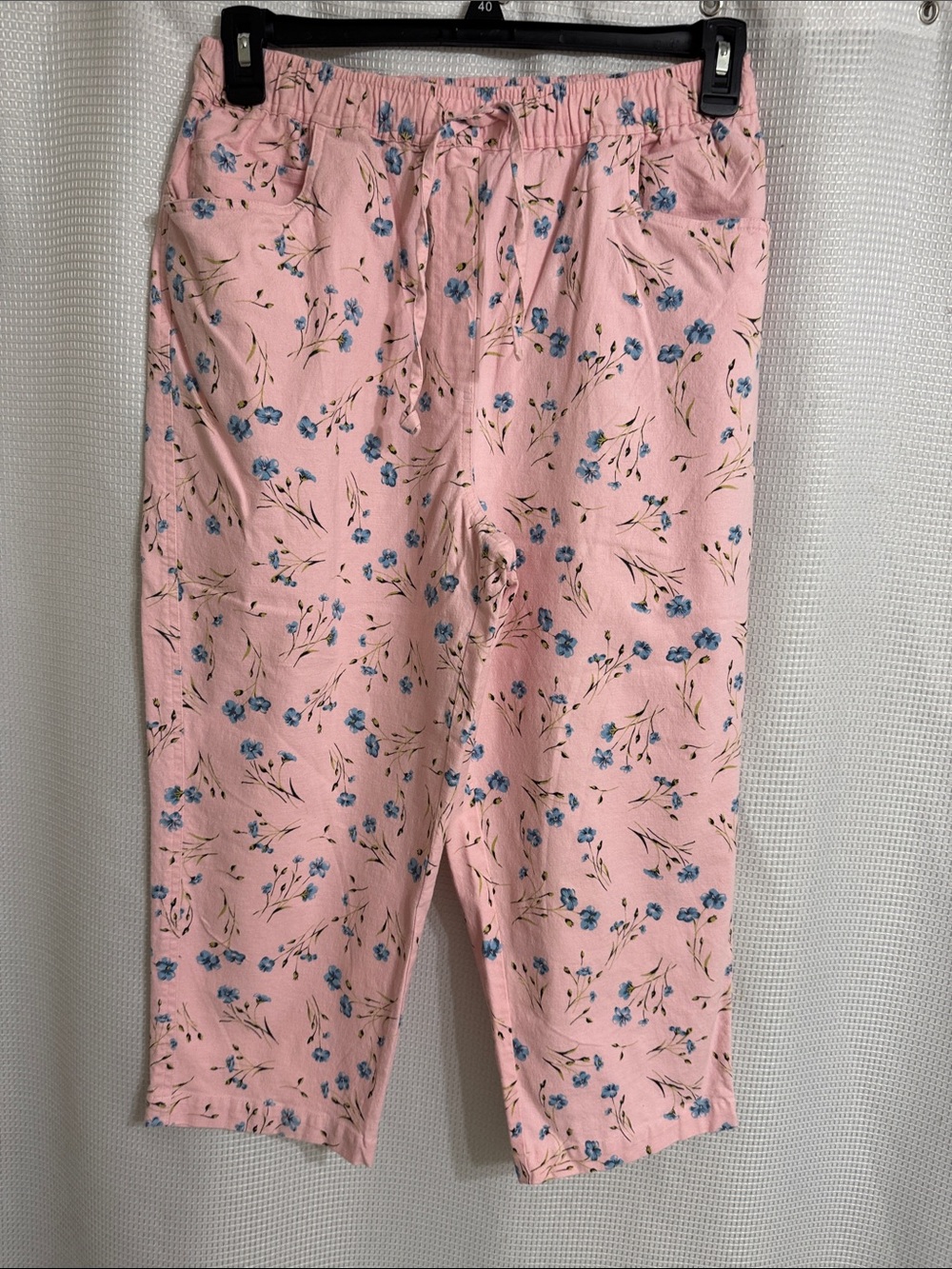 NWOT Denim & Co. pull on capri pants. Size M